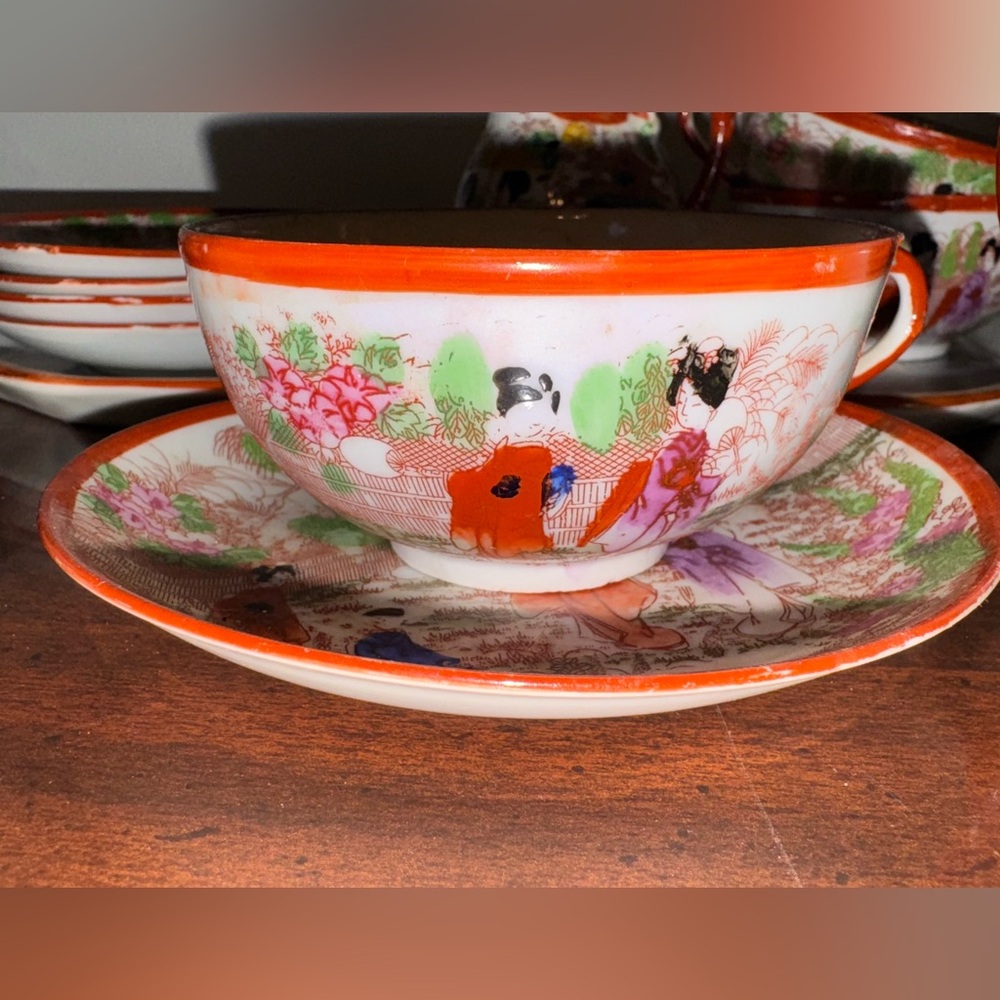 Vintage Japanese Porcelain Tea Set – Hand-Painted Geisha - Picture 4 of 13
